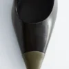 Colour-Blocked Leather Pumps