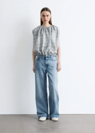 Wide-Leg Jeans